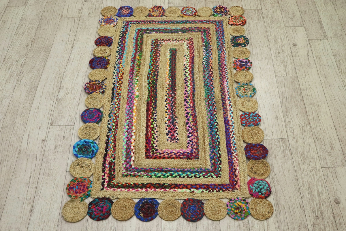 Colorful braided rug with circular border on edge