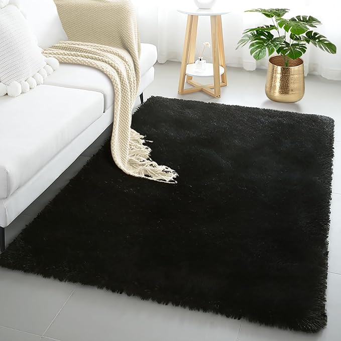 KICHOWUA 4x6 Black Fluffy Shag Rug by KICHOWUA
