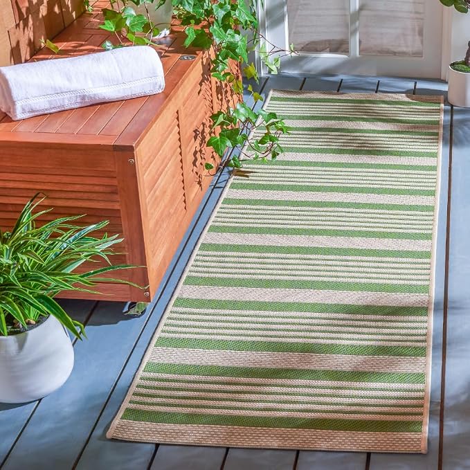 SAFAVIEH Washable Rug Outdoor Courtyard Collection by Unknown