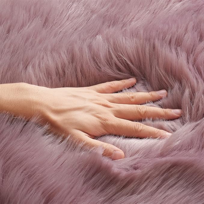 EasyJoy Faux Sheepskin Rug, Fluffy Faux Fur Rug, Ultra Soft Shag Area Rug - Image 6