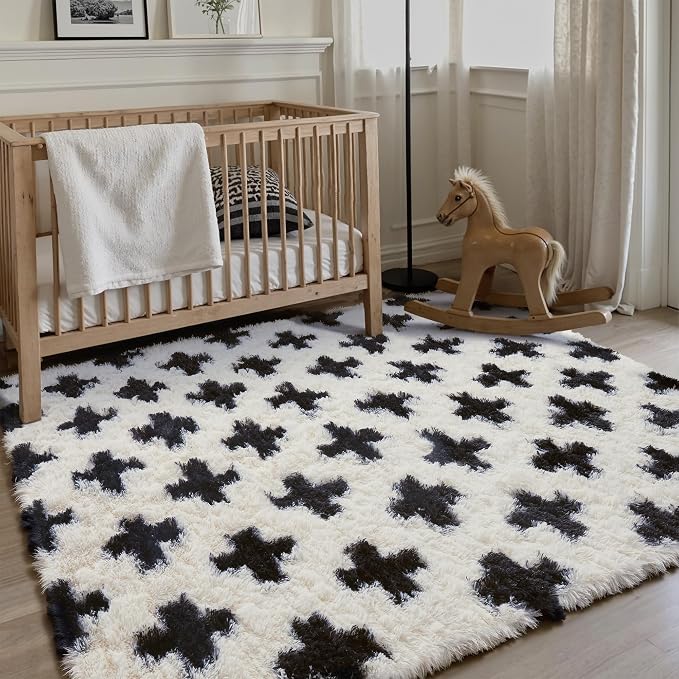 PureCozy Black and White Rug 4x6 by PureCozy