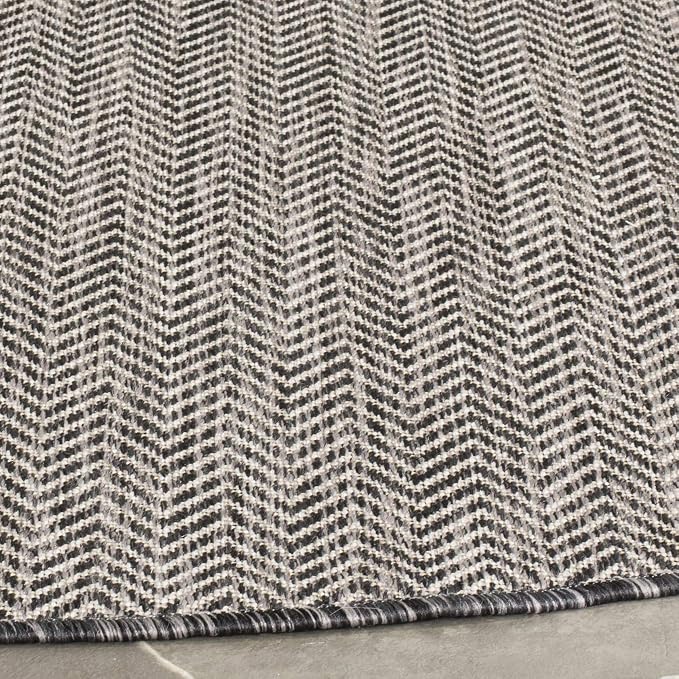 SAFAVIEH Outdoor Round Rug 10' - Image 3