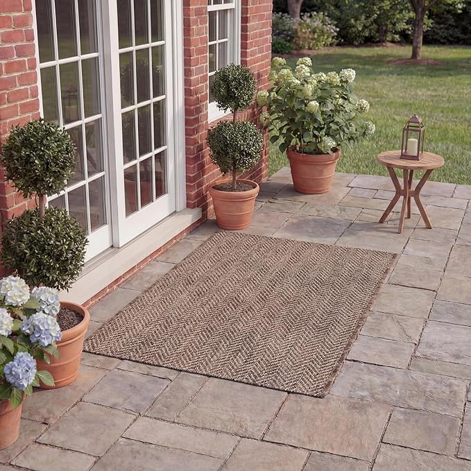 SAFAVIEH Outdoor Accent Rug 2'x3'7" by Unknown