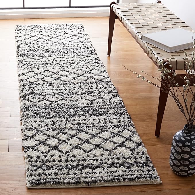 SAFAVIEH Arizona Shag Collection Runner Rug by Unknown