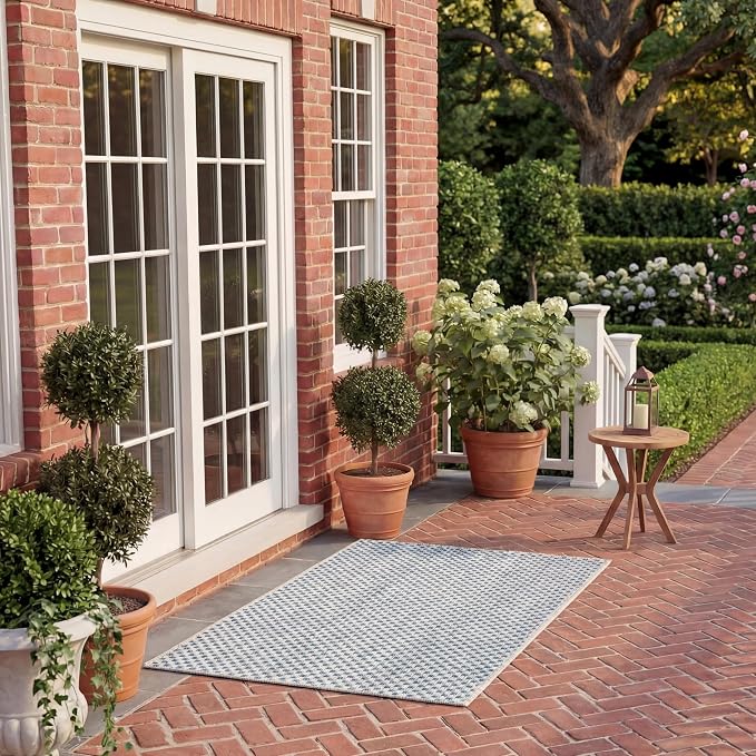 SAFAVIEH Washable Rug Outdoor Courtyard Collection by Unknown