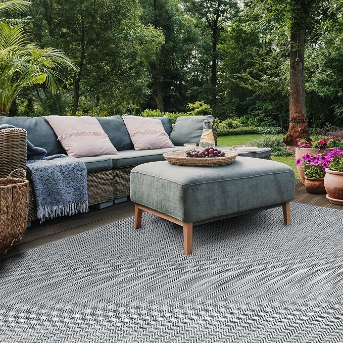 SAFAVIEH Outdoor Area Rug 10x14 - Image 8