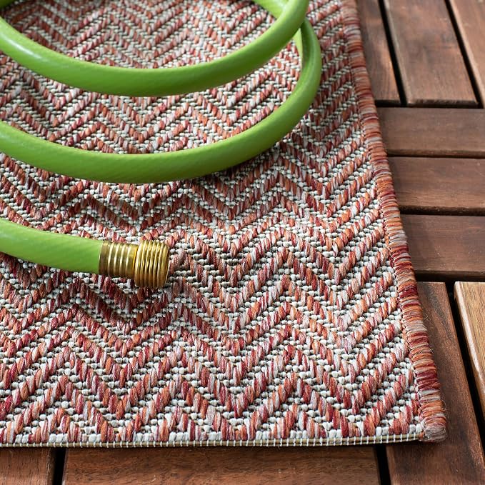 SAFAVIEH Outdoor Area Rug 6'7"x9'6" - Image 8