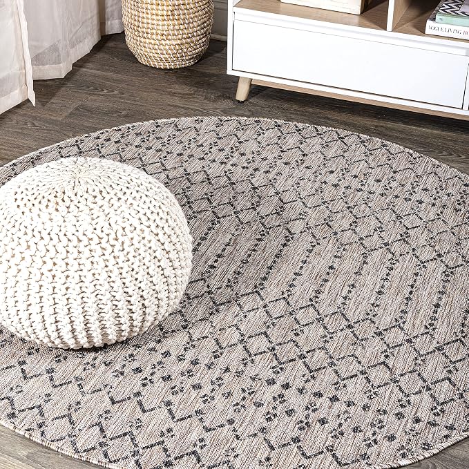 JONATHAN Y Moroccan Geometric Indoor Outdoor Round Area Rug 6 Ft Light by JONATHANY