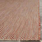 SAFAVIEH Outdoor Accent Rug 2'3"x5' - Image 5