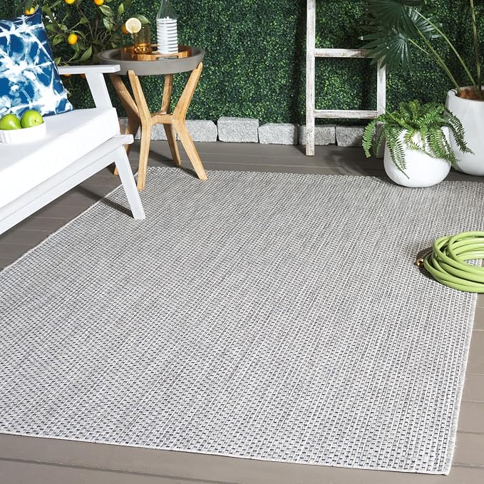 SAFAVIEH Washable Rug Outdoor Courtyard Collection by Unknown