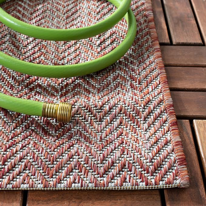 SAFAVIEH Outdoor Runner Rug 2'3"x8' - Image 3