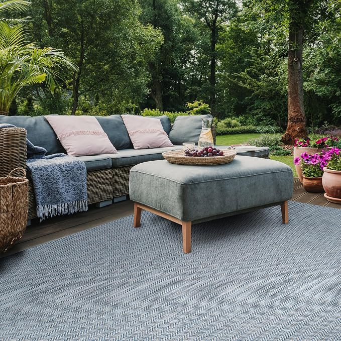 SAFAVIEH Outdoor Area Rug 6'7"x9'6" - Image 7