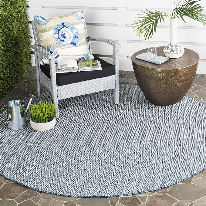 SAFAVIEH Outdoor Round Rug 4' by Unknown
