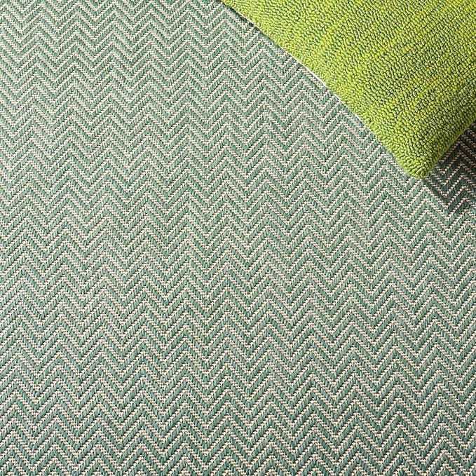 SAFAVIEH Outdoor Accent Rug 4'x5'7" - Image 6