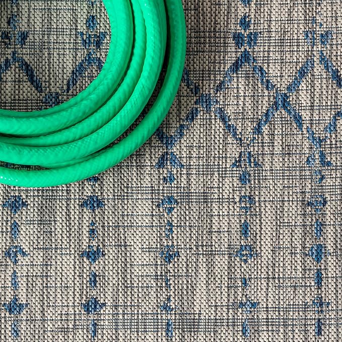 JONATHAN Y Moroccan Geometric Indoor Outdoor Round Area Rug 5 Ft Light Gray/Navy - Image 4
